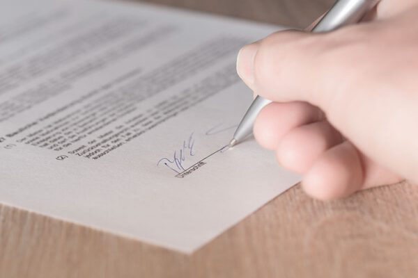 Contratti di finanziamento garantiti da beni immobili. Le novità nei confronti di imprenditori e consumatori