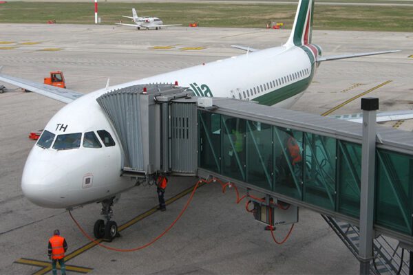 Alitalia (aggiornamento 1): atteso per il 17 Maggio il bando per le manifestazioni di interesse all’acquisizione della compagnia aerea