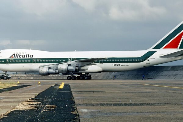 Alitalia (aggiornamento 8): slitta al 30 aprile 2018 il termine per l’aggiudicazione dei complessi aziendali